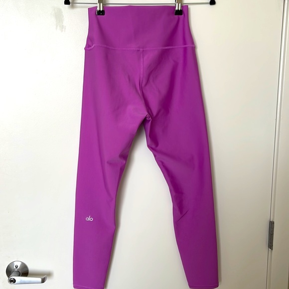ALO YOGA 7/8 AIRLIFT LEGGING ELECTRIC VIOLET PURPLE - Picture 7 of 10